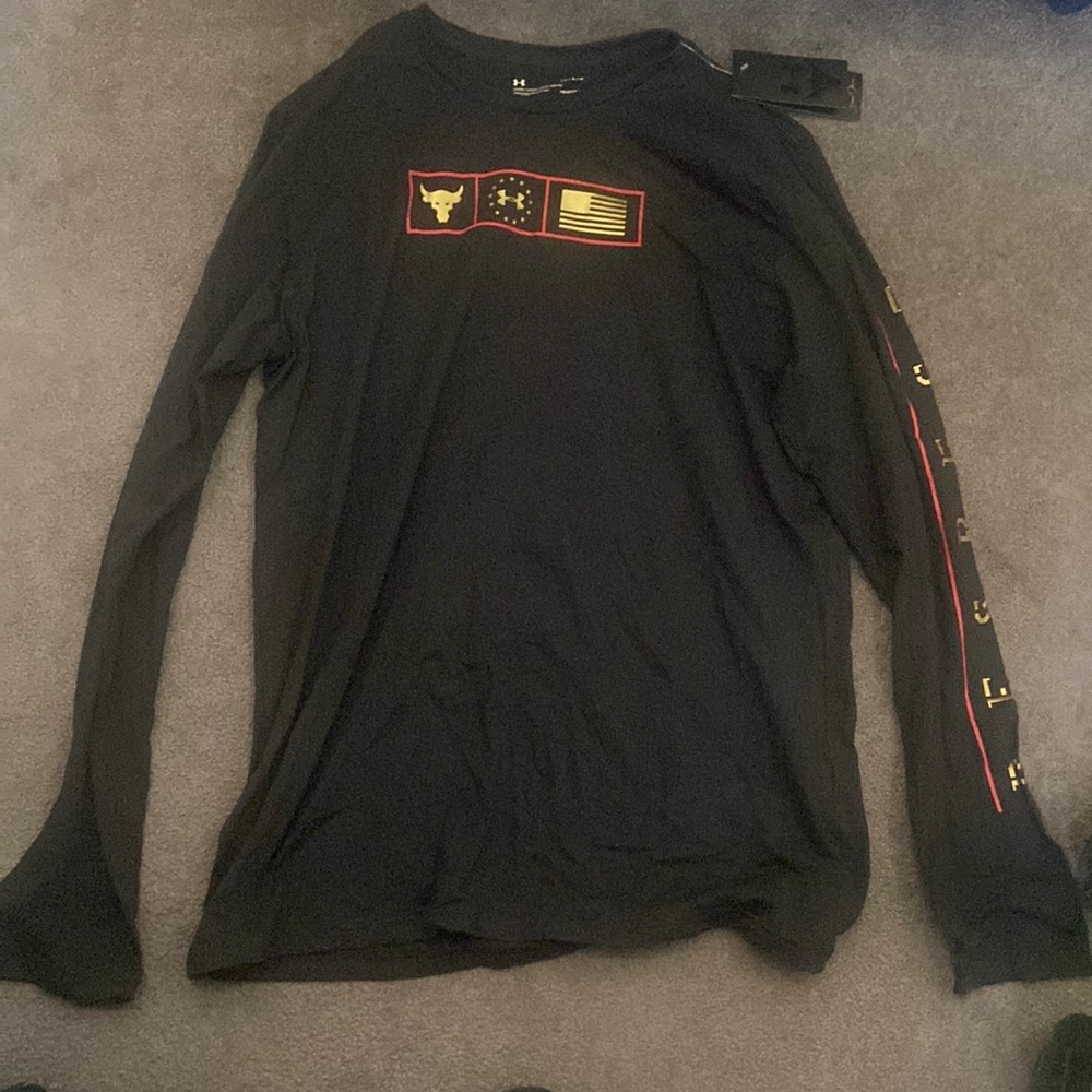 Under armour large black long sleeve shirt